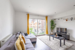 Cosy 2BR Apartment in RG2 with FREE Parking and Sleeps 5